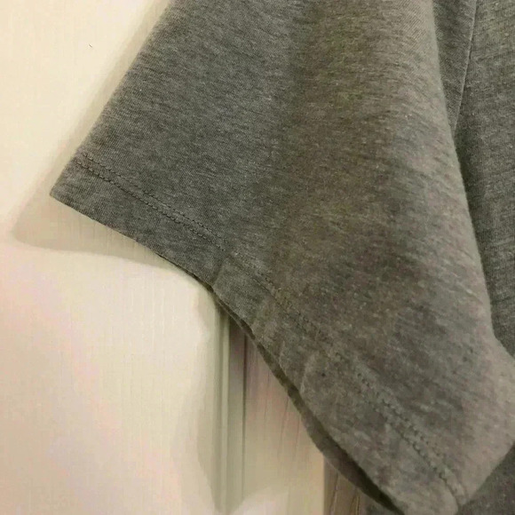 Banana Republic Grey Graphic Tee NWOT Size Medium - Picture 6 of 16